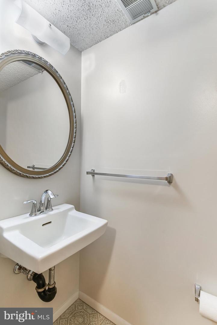 5825 HIGH BLUFF CT, BURKE, Virginia 22015, 3 Bedrooms Bedrooms, ,1 BathroomBathrooms,Residential,For sale,5825 HIGH BLUFF CT,VAFX2265826 MLS # VAFX2265826
