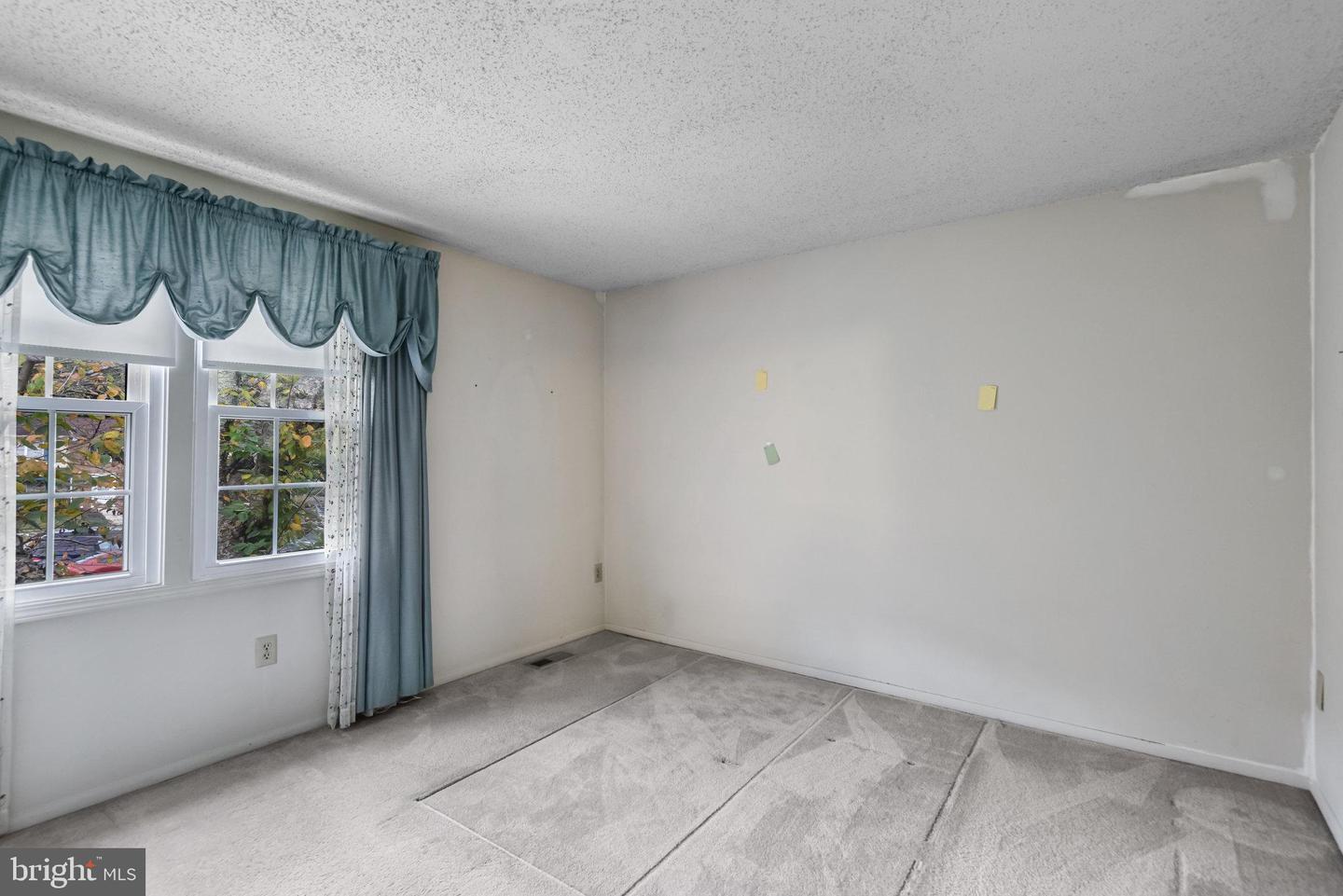 5825 HIGH BLUFF CT, BURKE, Virginia 22015, 3 Bedrooms Bedrooms, ,1 BathroomBathrooms,Residential,For sale,5825 HIGH BLUFF CT,VAFX2265826 MLS # VAFX2265826