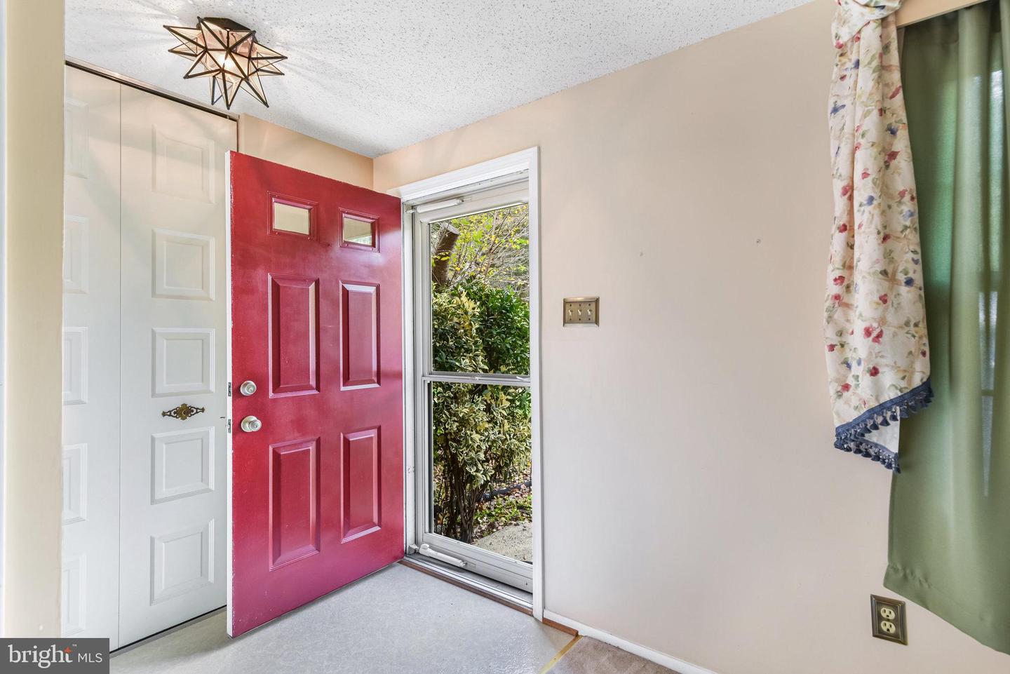 5825 HIGH BLUFF CT, BURKE, Virginia 22015, 3 Bedrooms Bedrooms, ,1 BathroomBathrooms,Residential,For sale,5825 HIGH BLUFF CT,VAFX2265826 MLS # VAFX2265826