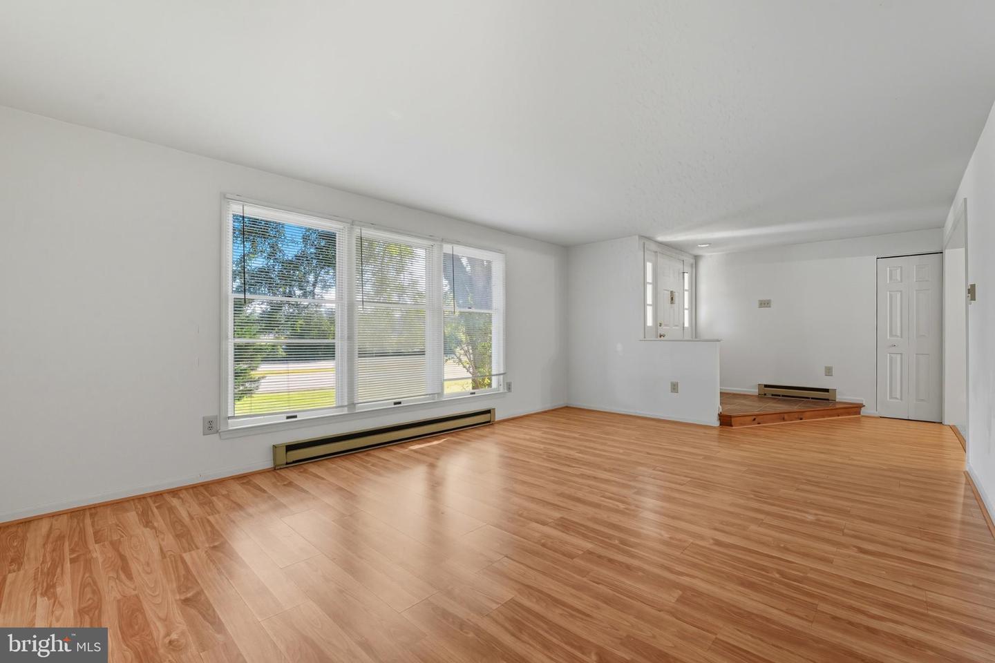 916 BROADVIEW AVE, WARRENTON, Virginia 20186, 3 Bedrooms Bedrooms, 8 Rooms Rooms,2 BathroomsBathrooms,Residential,For sale,916 BROADVIEW AVE,VAFQ2018296 MLS # VAFQ2018296