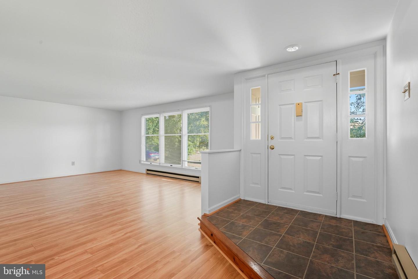 916 BROADVIEW AVE, WARRENTON, Virginia 20186, 3 Bedrooms Bedrooms, 8 Rooms Rooms,2 BathroomsBathrooms,Residential,For sale,916 BROADVIEW AVE,VAFQ2018296 MLS # VAFQ2018296