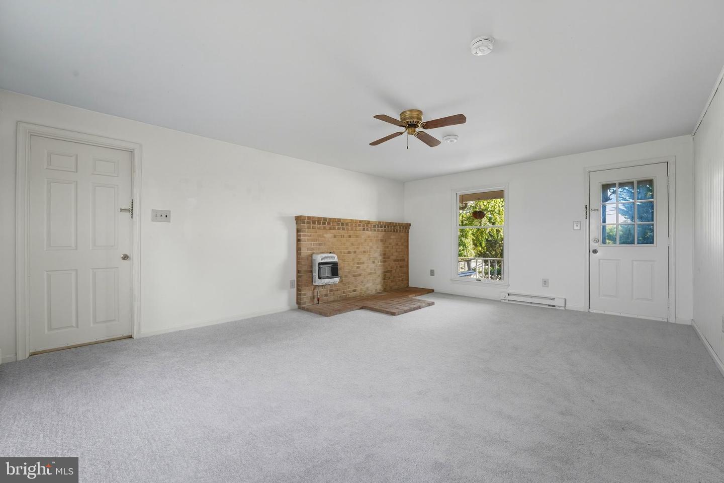 916 BROADVIEW AVE, WARRENTON, Virginia 20186, 3 Bedrooms Bedrooms, 8 Rooms Rooms,2 BathroomsBathrooms,Residential,For sale,916 BROADVIEW AVE,VAFQ2018296 MLS # VAFQ2018296