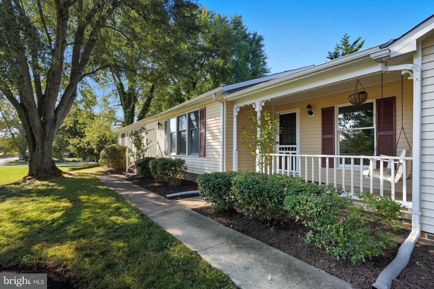 916 BROADVIEW AVE, WARRENTON, Virginia 20186, 3 Bedrooms Bedrooms, 8 Rooms Rooms,2 BathroomsBathrooms,Residential,For sale,916 BROADVIEW AVE,VAFQ2018296 MLS # VAFQ2018296