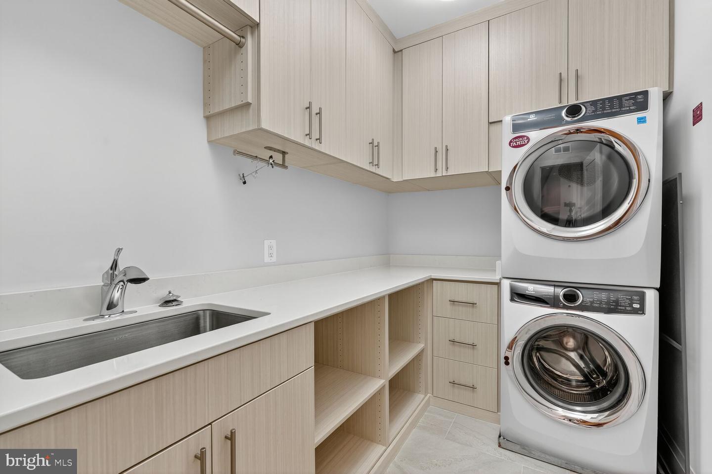 19 PIONEER MILL WAY, ALEXANDRIA, Virginia 22314, 4 Bedrooms Bedrooms, 9 Rooms Rooms,4 BathroomsBathrooms,Residential,For sale,19 PIONEER MILL WAY,VAAX2049840 MLS # VAAX2049840