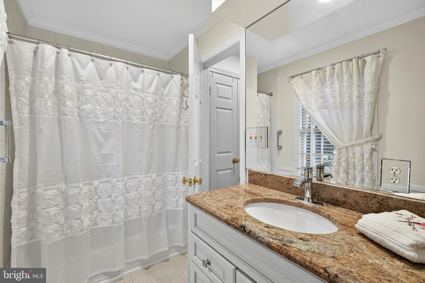 12 CHINN CT, MIDDLEBURG, Virginia 20117, 3 Bedrooms Bedrooms, ,3 BathroomsBathrooms,Residential,For sale,12 CHINN CT,VALO2107464 MLS # VALO2107464