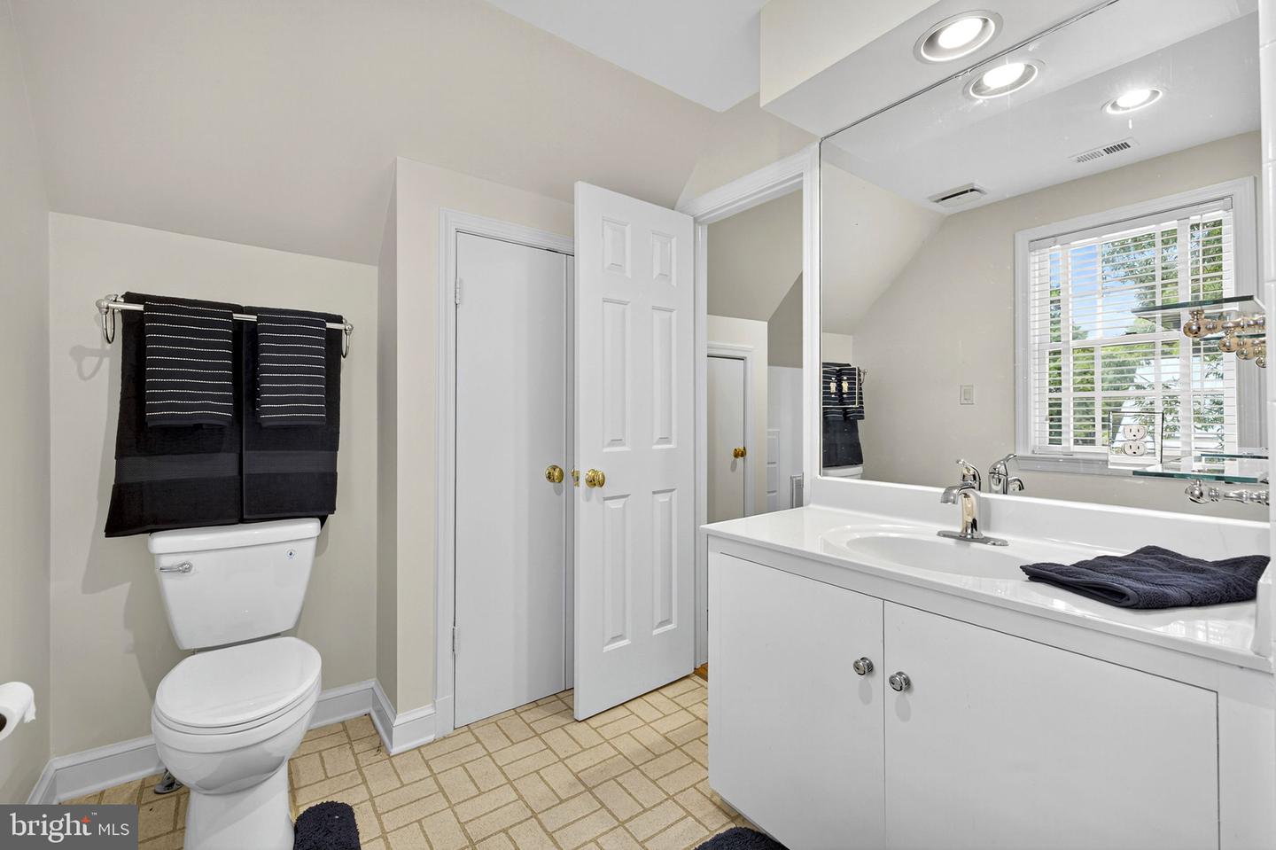 12 CHINN CT, MIDDLEBURG, Virginia 20117, 3 Bedrooms Bedrooms, ,3 BathroomsBathrooms,Residential,For sale,12 CHINN CT,VALO2107464 MLS # VALO2107464