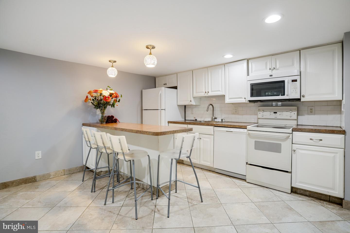 2011 1ST ST NW, WASHINGTON, District Of Columbia 20001, 5 Bedrooms Bedrooms, ,3 BathroomsBathrooms,Residential,For sale,2011 1ST ST NW,DCDC2225210 MLS # DCDC2225210