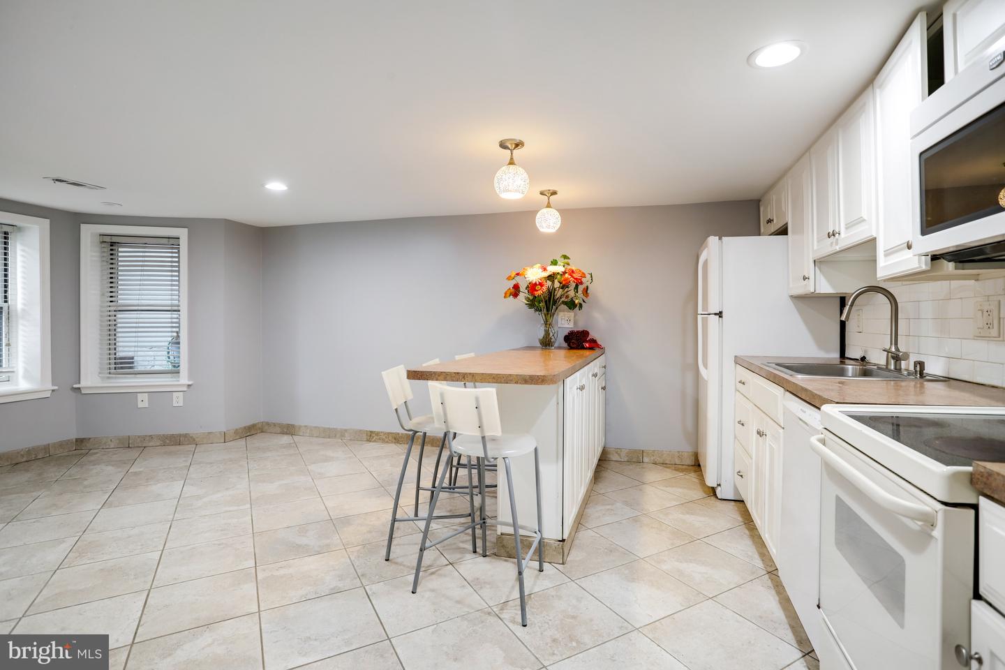 2011 1ST ST NW, WASHINGTON, District Of Columbia 20001, 5 Bedrooms Bedrooms, ,3 BathroomsBathrooms,Residential,For sale,2011 1ST ST NW,DCDC2225210 MLS # DCDC2225210