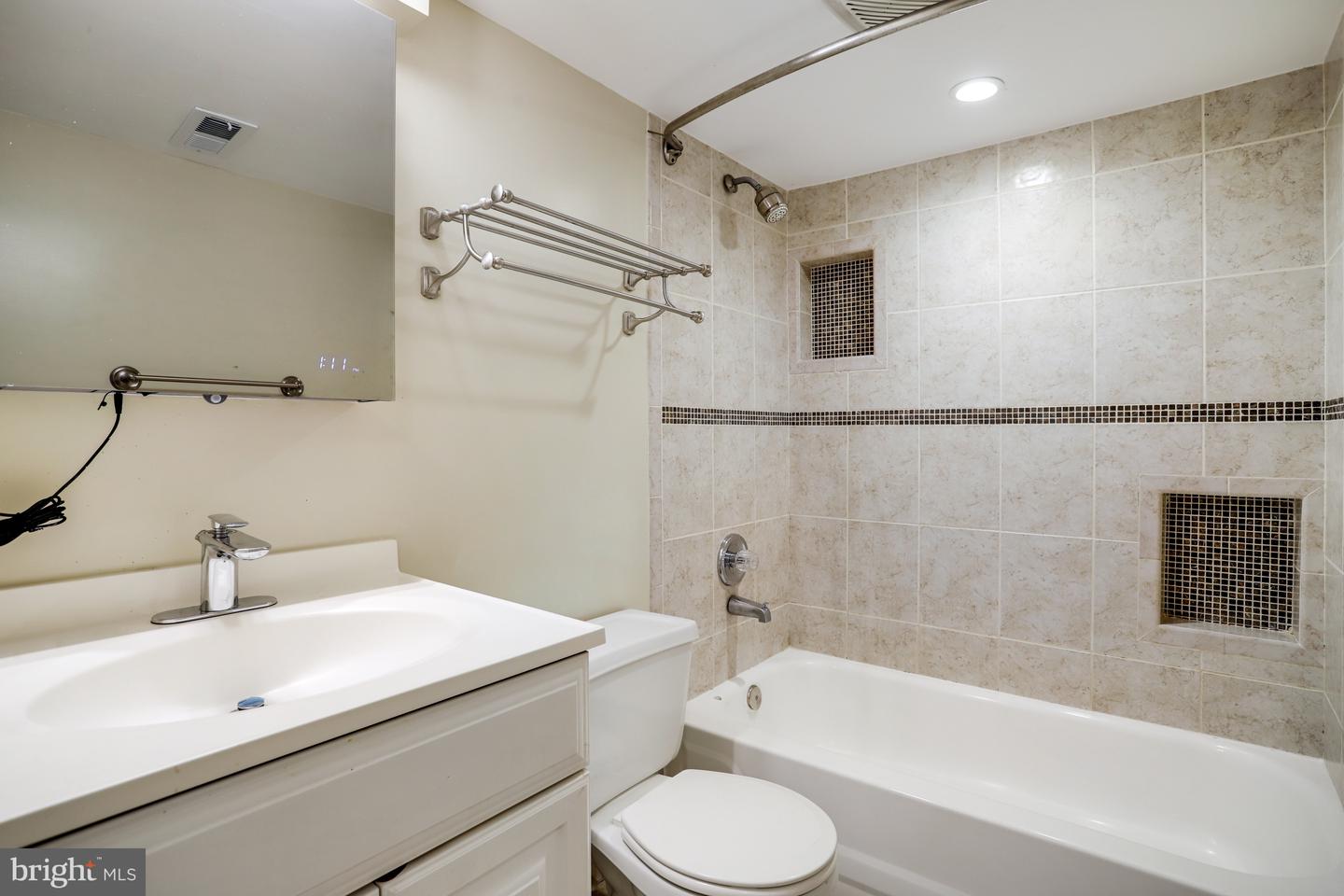 2011 1ST ST NW, WASHINGTON, District Of Columbia 20001, 5 Bedrooms Bedrooms, ,3 BathroomsBathrooms,Residential,For sale,2011 1ST ST NW,DCDC2225210 MLS # DCDC2225210