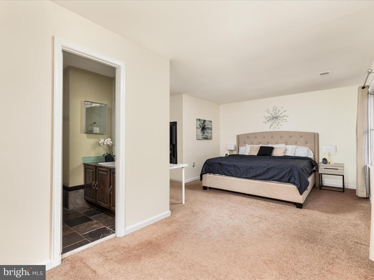 8009 BETHELEN WOODS LN, SPRINGFIELD, Virginia 22153, 3 Bedrooms Bedrooms, ,2 BathroomsBathrooms,Residential,For sale,8009 BETHELEN WOODS LN,VAFX2272590 MLS # VAFX2272590