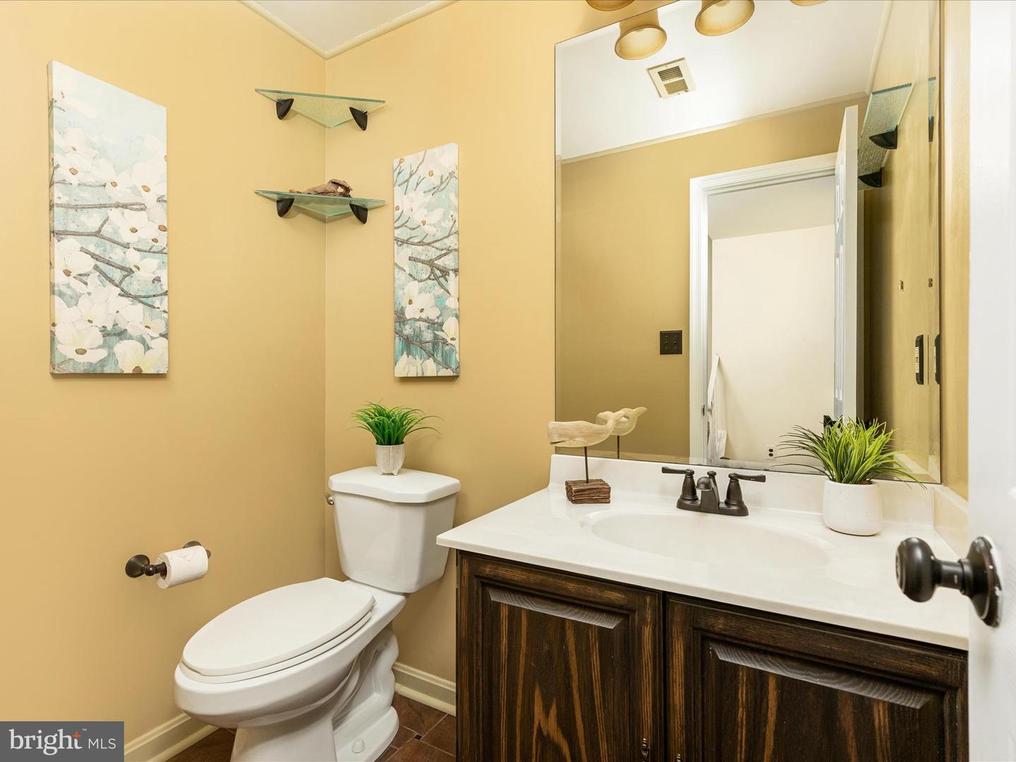 8009 BETHELEN WOODS LN, SPRINGFIELD, Virginia 22153, 3 Bedrooms Bedrooms, ,2 BathroomsBathrooms,Residential,For sale,8009 BETHELEN WOODS LN,VAFX2272590 MLS # VAFX2272590