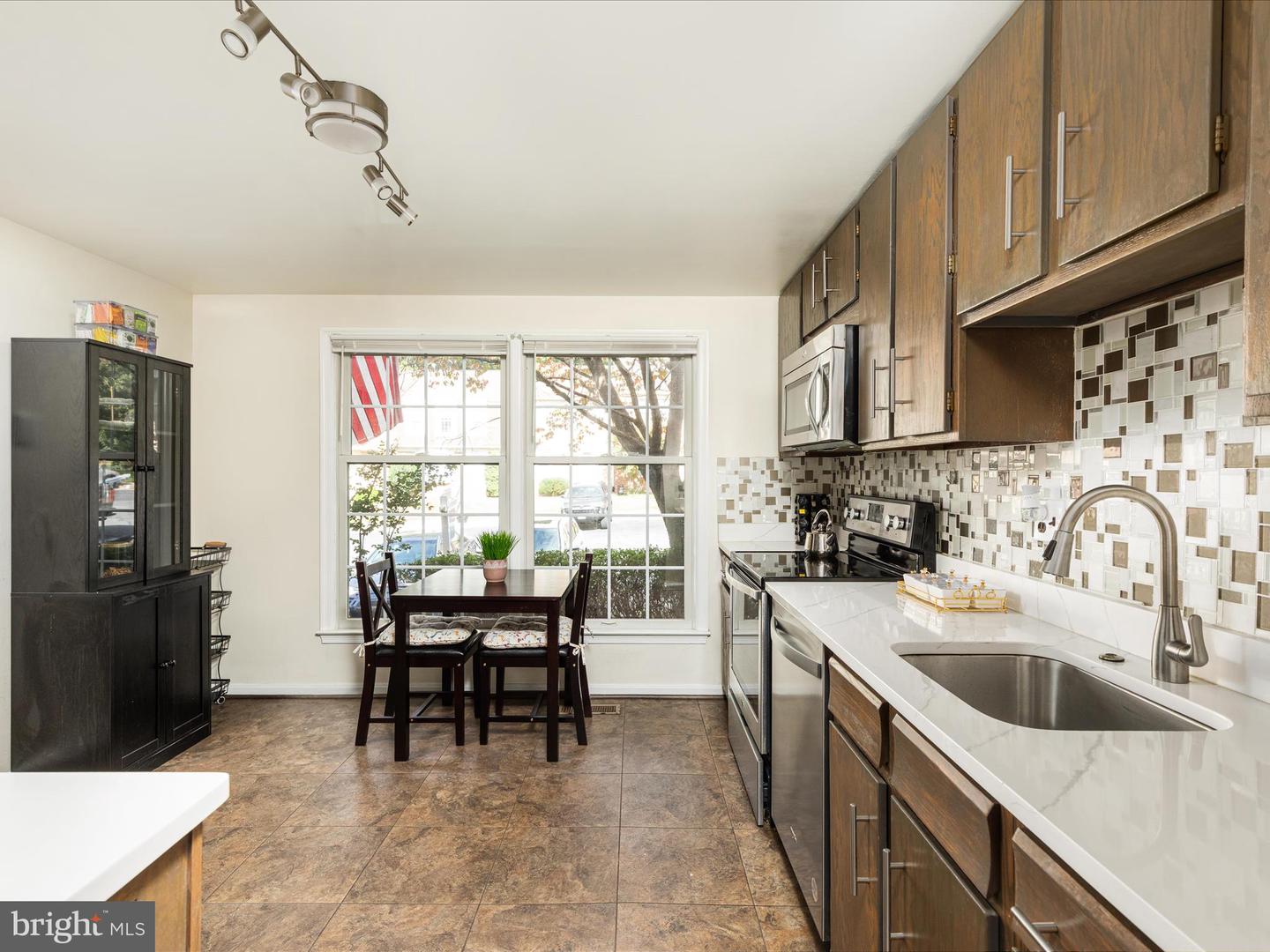 8009 BETHELEN WOODS LN, SPRINGFIELD, Virginia 22153, 3 Bedrooms Bedrooms, ,2 BathroomsBathrooms,Residential,For sale,8009 BETHELEN WOODS LN,VAFX2272590 MLS # VAFX2272590
