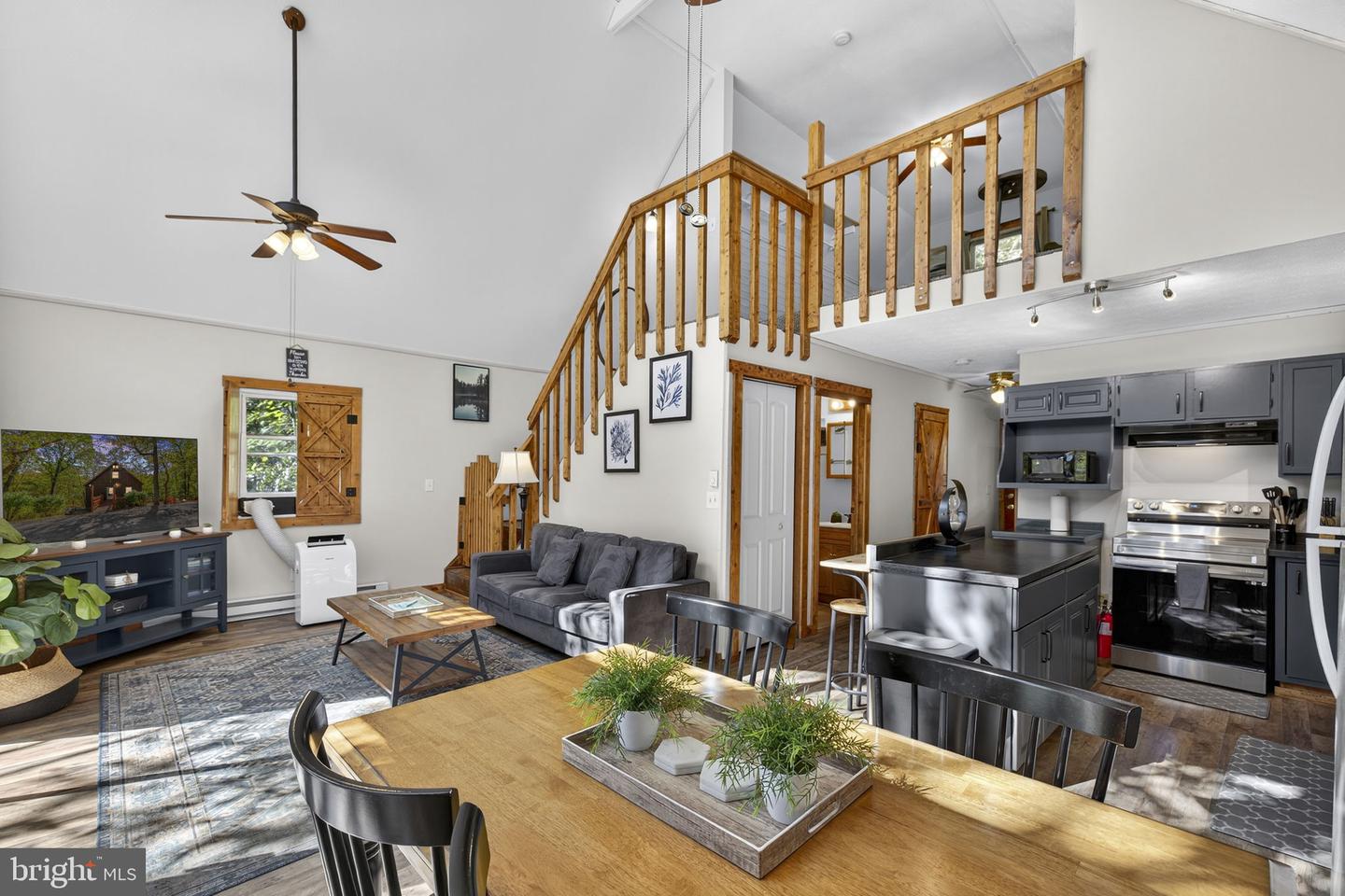 218 MULBERRY LN, MOUNT JACKSON, Virginia 22842, 2 Bedrooms Bedrooms, ,1 BathroomBathrooms,Residential,For sale,218 MULBERRY LN,VASH2012700 MLS # VASH2012700