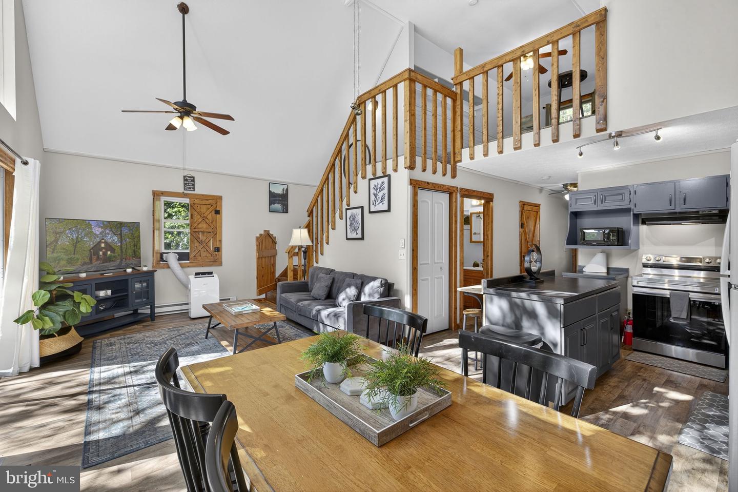 218 MULBERRY LN, MOUNT JACKSON, Virginia 22842, 2 Bedrooms Bedrooms, ,1 BathroomBathrooms,Residential,For sale,218 MULBERRY LN,VASH2012700 MLS # VASH2012700