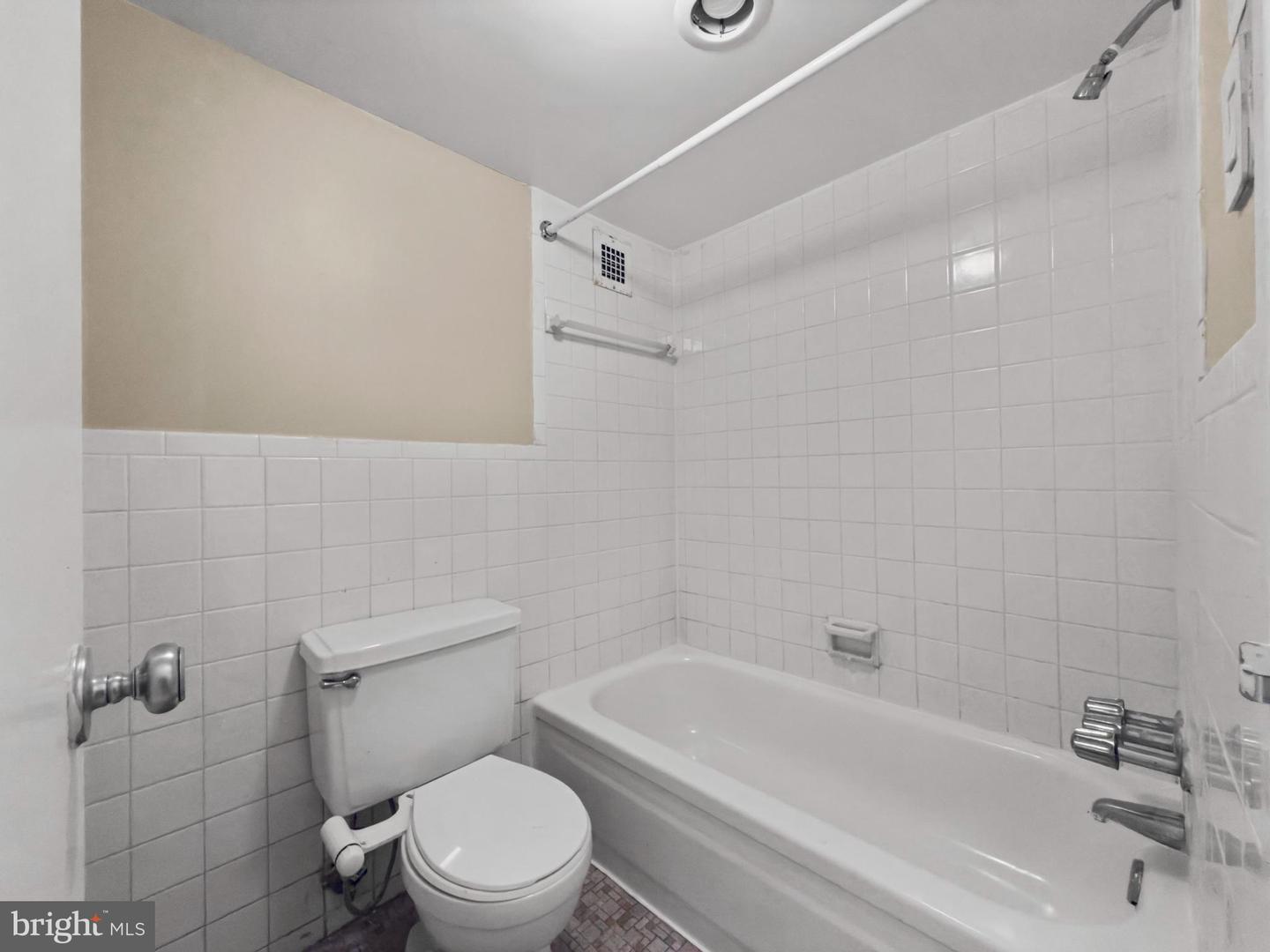 2500 N VAN DORN ST #316, ALEXANDRIA, Virginia 22302, ,1 BathroomBathrooms,Residential,For sale,2500 N VAN DORN ST #316,VAAX2050618 MLS # VAAX2050618