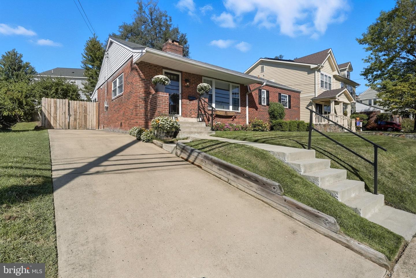 2632 N SYCAMORE ST, ARLINGTON, Virginia 22207, 4 Bedrooms Bedrooms, ,2 BathroomsBathrooms,Residential,For sale,2632 N SYCAMORE ST,VAAR2064682 MLS # VAAR2064682