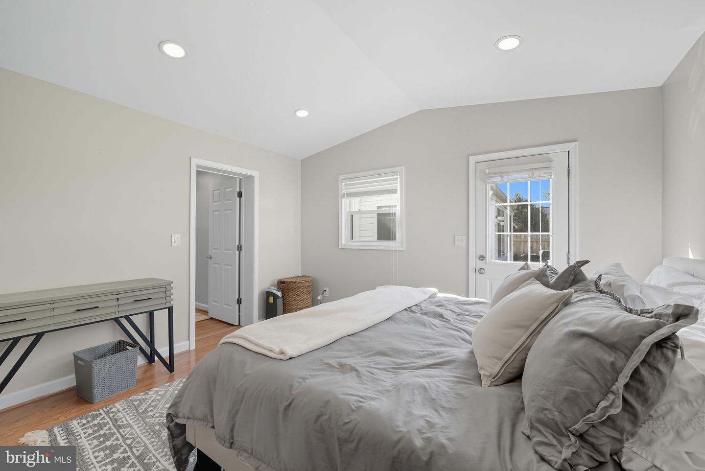 2632 N SYCAMORE ST, ARLINGTON, Virginia 22207, 4 Bedrooms Bedrooms, ,2 BathroomsBathrooms,Residential,For sale,2632 N SYCAMORE ST,VAAR2064682 MLS # VAAR2064682