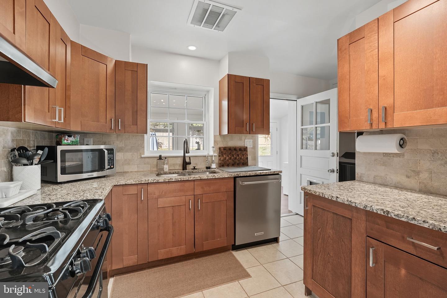 2632 N SYCAMORE ST, ARLINGTON, Virginia 22207, 4 Bedrooms Bedrooms, ,2 BathroomsBathrooms,Residential,For sale,2632 N SYCAMORE ST,VAAR2064682 MLS # VAAR2064682