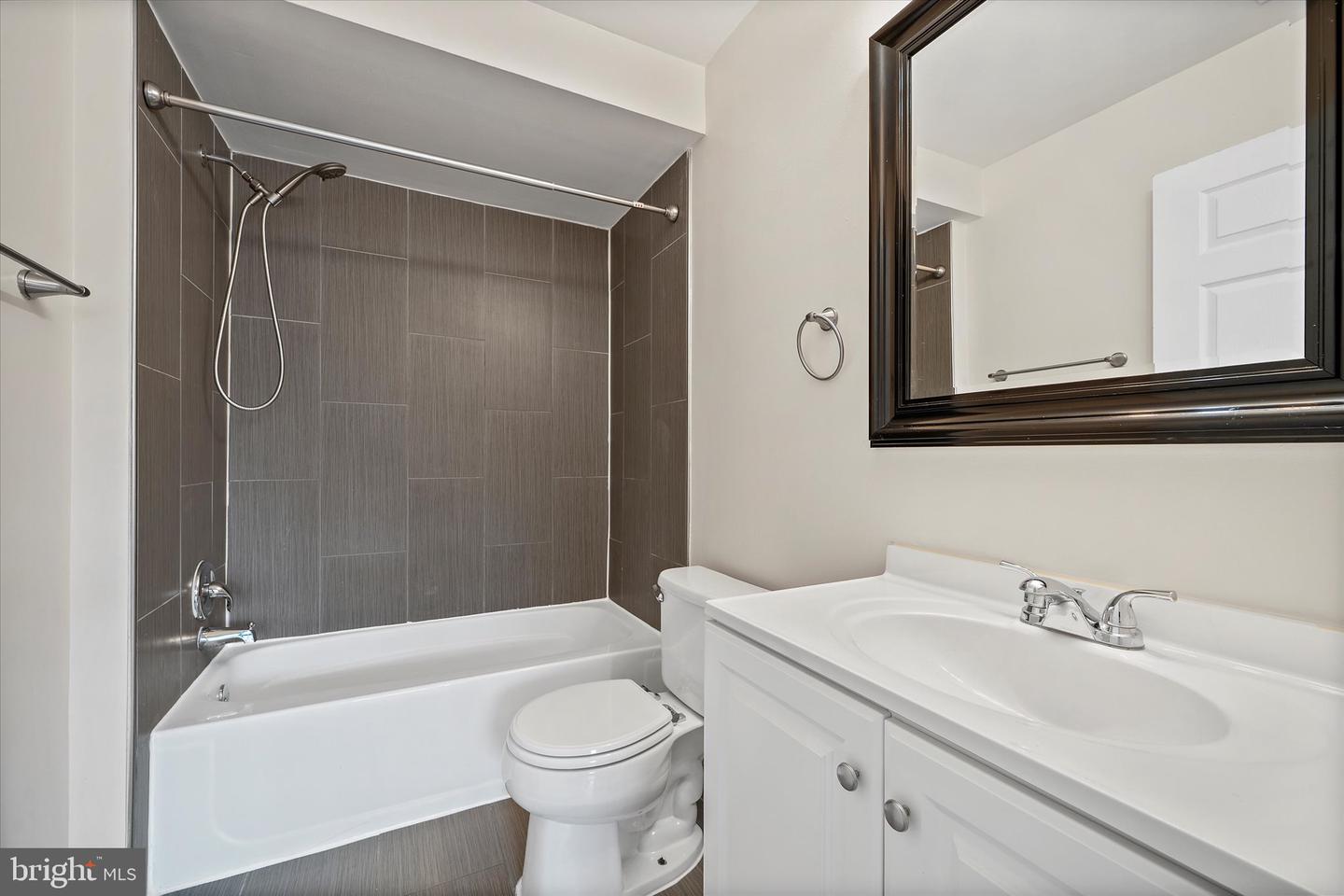 8083 LACY DR #101, MANASSAS, Virginia 20109, 2 Bedrooms Bedrooms, ,2 BathroomsBathrooms,Residential,For sale,8083 LACY DR #101,VAPW2105620 MLS # VAPW2105620