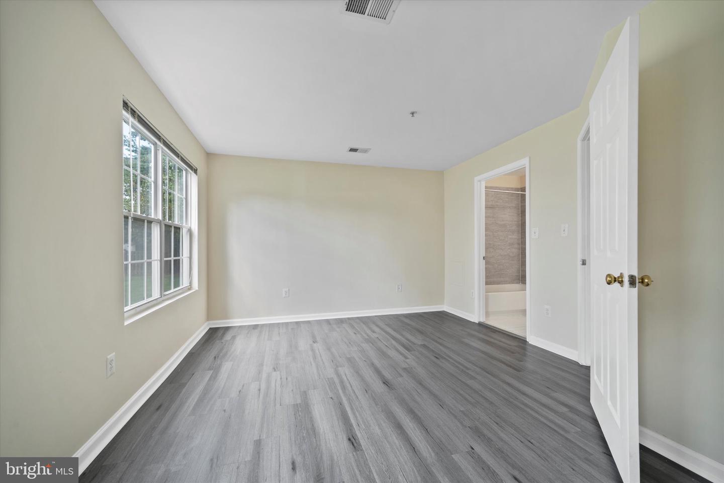 8083 LACY DR #101, MANASSAS, Virginia 20109, 2 Bedrooms Bedrooms, ,2 BathroomsBathrooms,Residential,For sale,8083 LACY DR #101,VAPW2105620 MLS # VAPW2105620