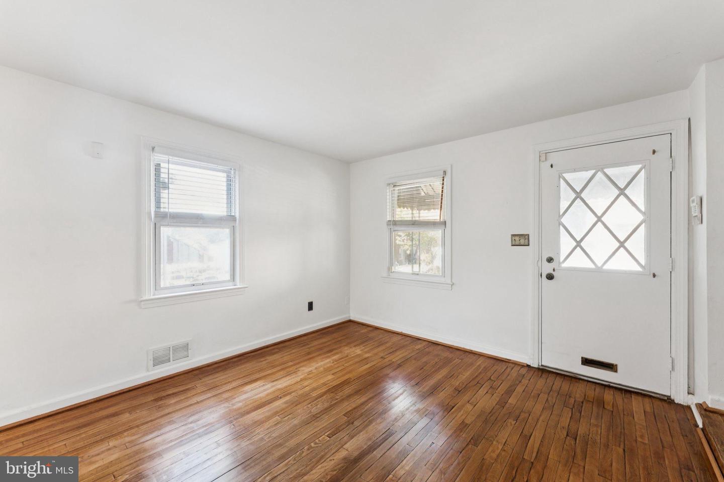 3424 24TH ST SE, WASHINGTON, District Of Columbia 20020, 2 Bedrooms Bedrooms, 3 Rooms Rooms,1 BathroomBathrooms,Residential,For sale,3424 24TH ST SE,DCDC2226278 MLS # DCDC2226278