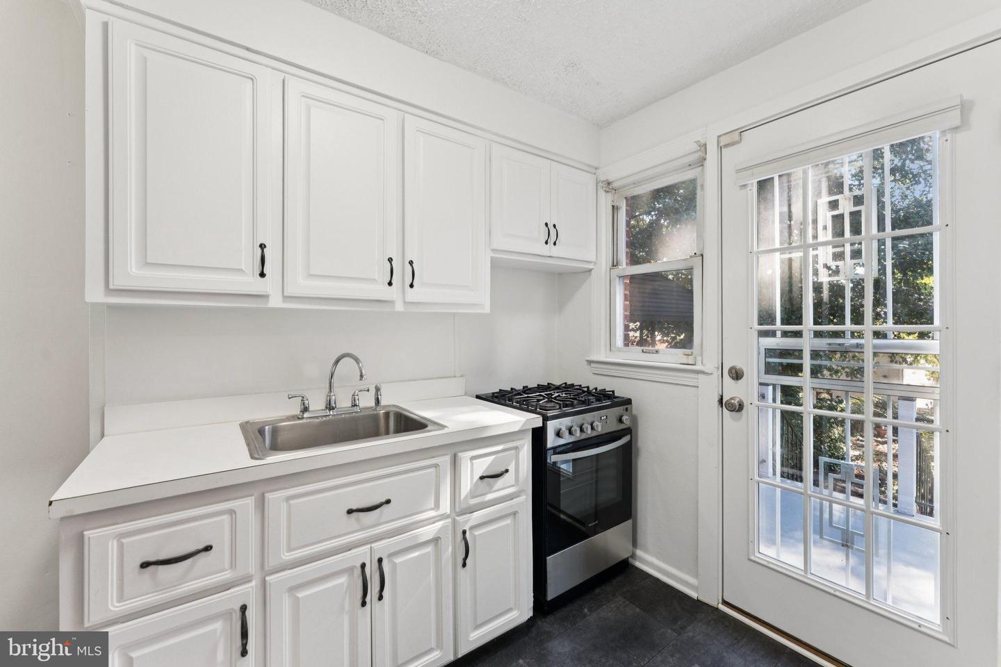 3424 24TH ST SE, WASHINGTON, District Of Columbia 20020, 2 Bedrooms Bedrooms, 3 Rooms Rooms,1 BathroomBathrooms,Residential,For sale,3424 24TH ST SE,DCDC2226278 MLS # DCDC2226278