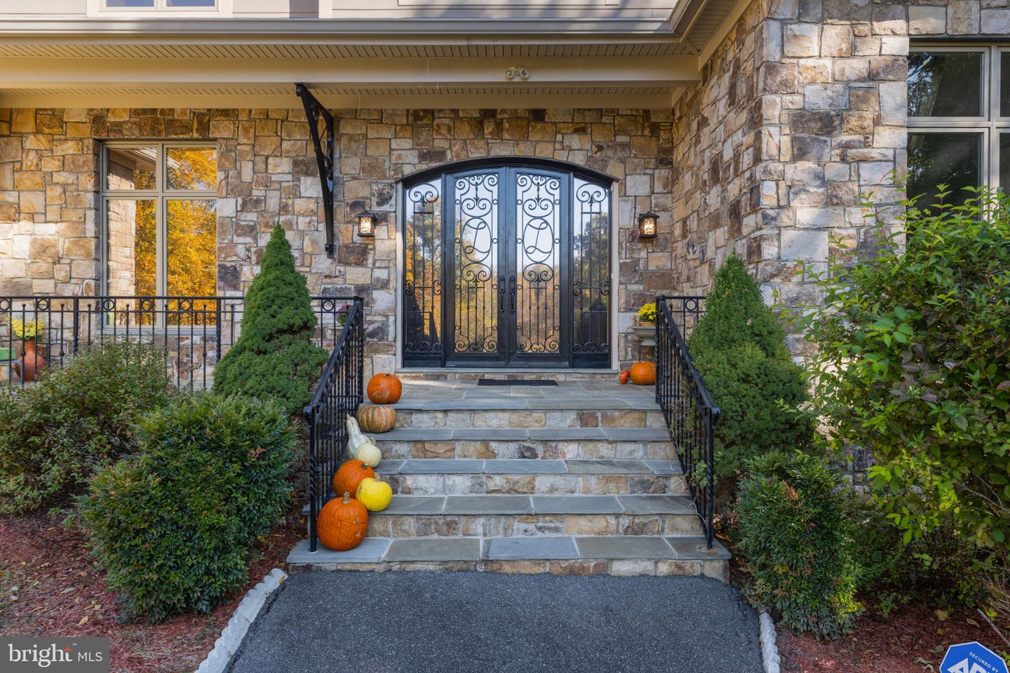 35162 NOTRE DAME LN, MIDDLEBURG, Virginia 20117, 4 Bedrooms Bedrooms, 12 Rooms Rooms,3 BathroomsBathrooms,Residential,For sale,35162 NOTRE DAME LN,VALO2108538 MLS # VALO2108538