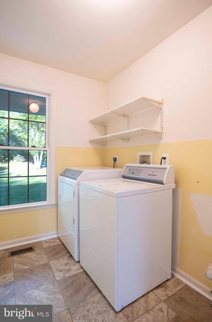 2335 WILDWOOD CIR, AMISSVILLE, Virginia 20106, 3 Bedrooms Bedrooms, ,2 BathroomsBathrooms,Residential,For sale,2335 WILDWOOD CIR,VACU2011772 MLS # VACU2011772
