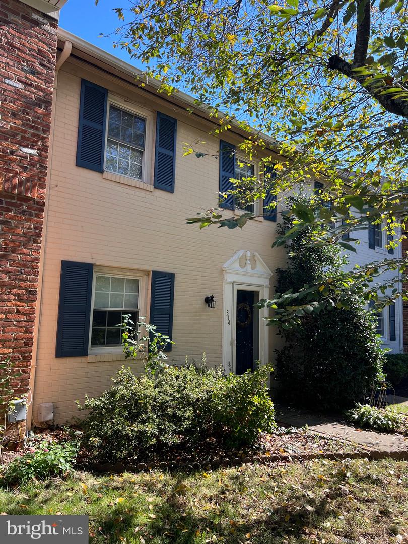 314 ROCK SPRING DR SW, LEESBURG, Virginia 20175, 2 Bedrooms Bedrooms, ,1 BathroomBathrooms,Residential,For sale,314 ROCK SPRING DR SW,VALO2108596 MLS # VALO2108596