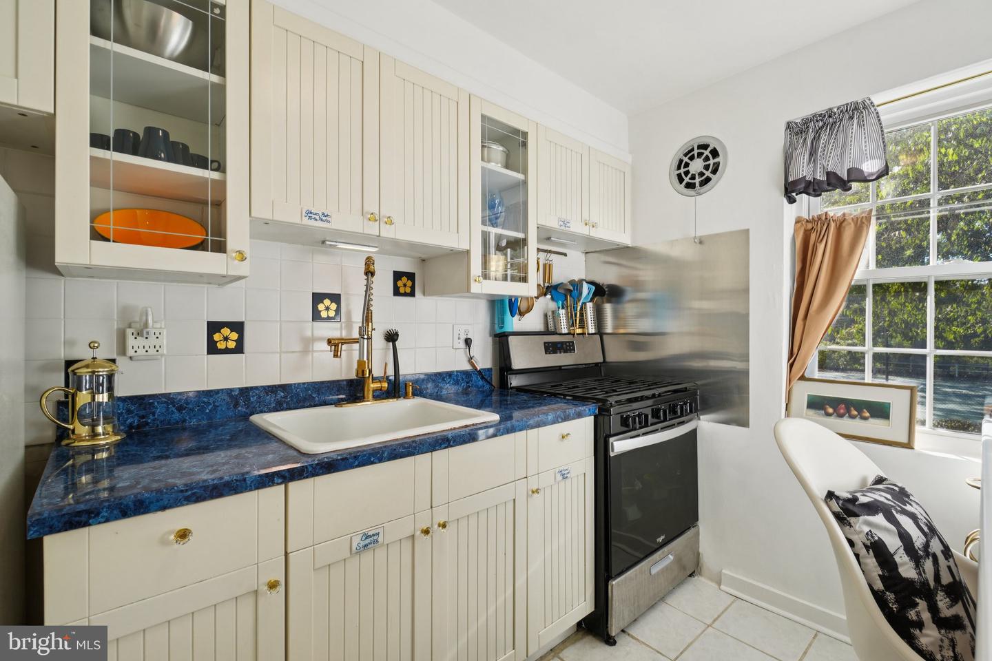 6610 10TH ST #A2, ALEXANDRIA, Virginia 22307, 2 Bedrooms Bedrooms, ,1 BathroomBathrooms,Residential,For sale,6610 10TH ST #A2,VAFX2247310 MLS # VAFX2247310