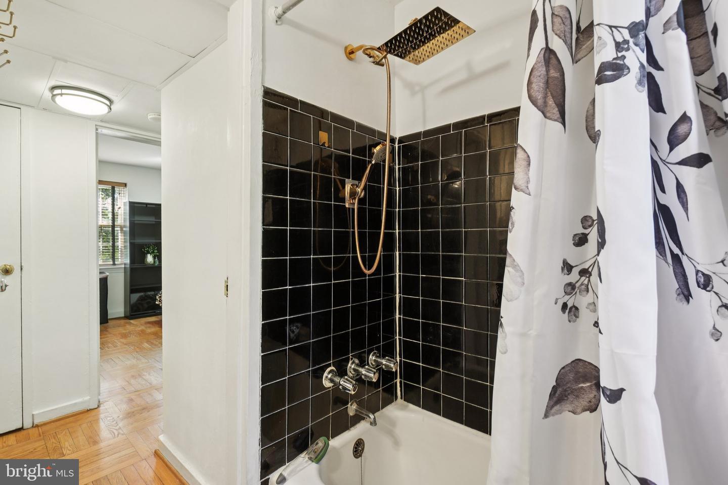 6610 10TH ST #A2, ALEXANDRIA, Virginia 22307, 2 Bedrooms Bedrooms, ,1 BathroomBathrooms,Residential,For sale,6610 10TH ST #A2,VAFX2247310 MLS # VAFX2247310