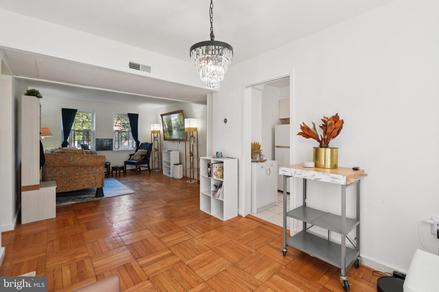 6610 10TH ST #A2, ALEXANDRIA, Virginia 22307, 2 Bedrooms Bedrooms, ,1 BathroomBathrooms,Residential,For sale,6610 10TH ST #A2,VAFX2247310 MLS # VAFX2247310