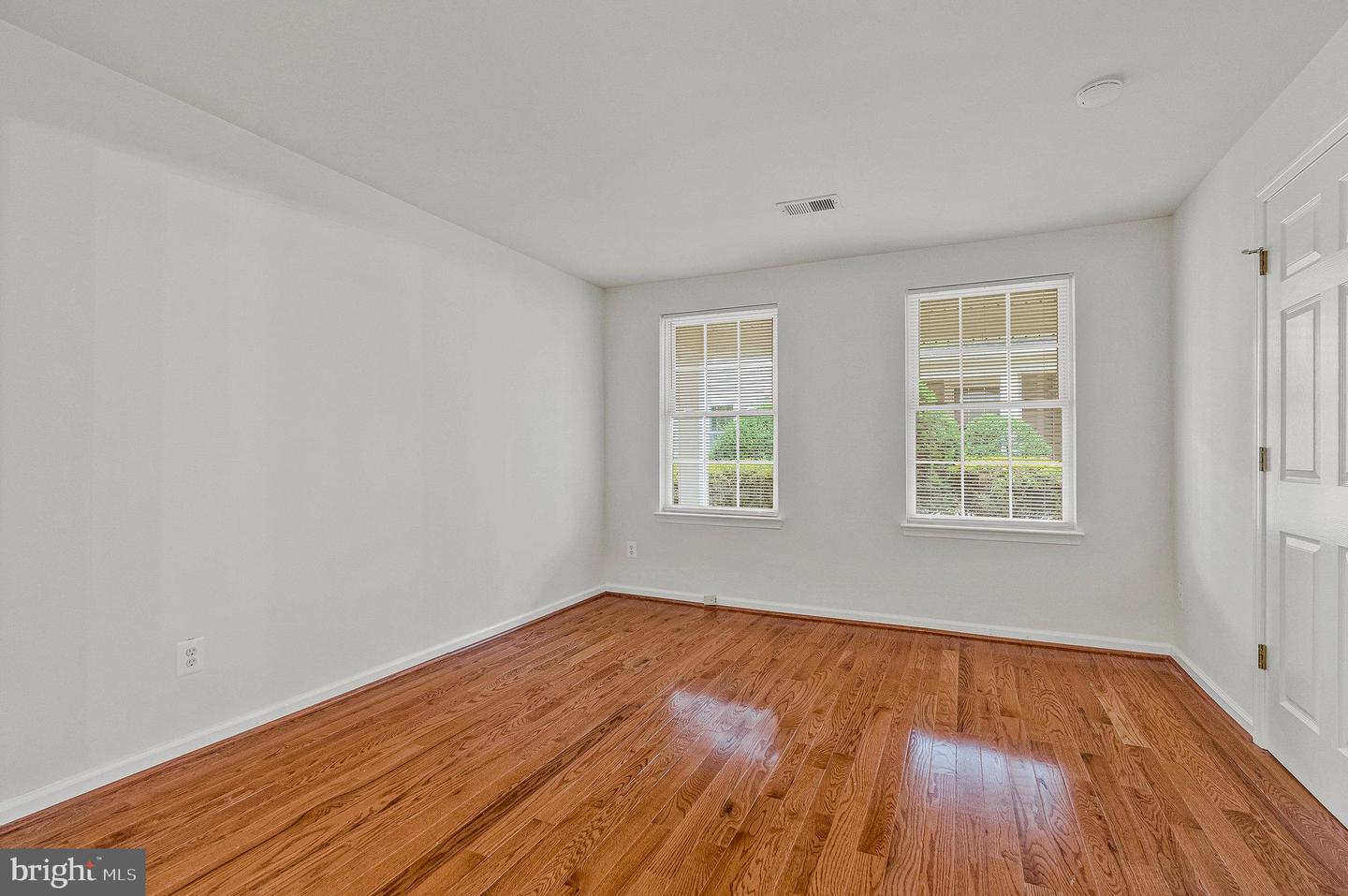 20395 BRIGHTCREST TER, ASHBURN, Virginia 20147, 2 Bedrooms Bedrooms, ,2 BathroomsBathrooms,Residential,For sale,20395 BRIGHTCREST TER,VALO2104370 MLS # VALO2104370