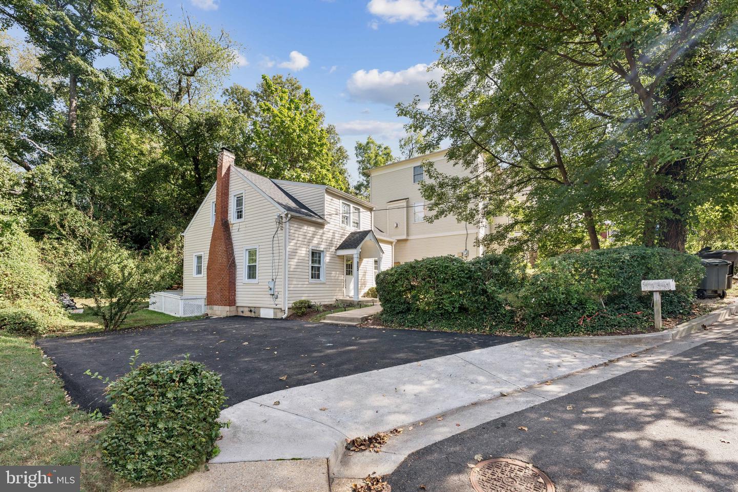 2153 N TAYLOR ST, ARLINGTON, Virginia 22207, 4 Bedrooms Bedrooms, ,2 BathroomsBathrooms,Residential,For sale,2153 N TAYLOR ST,VAAR2062438 MLS # VAAR2062438