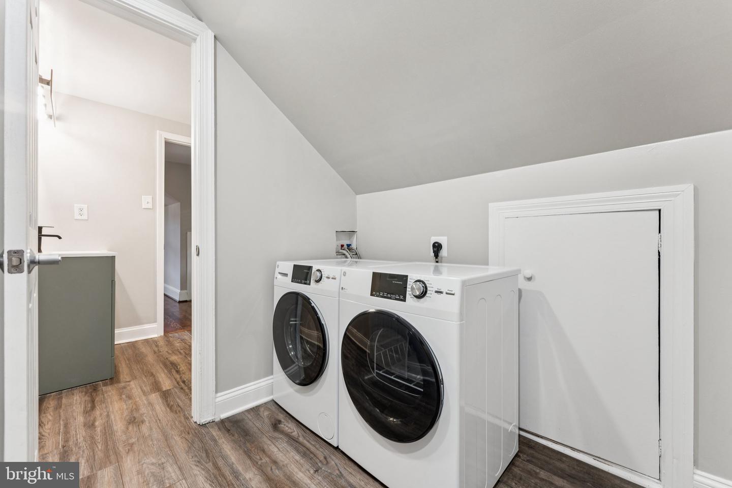 2153 N TAYLOR ST, ARLINGTON, Virginia 22207, 4 Bedrooms Bedrooms, ,2 BathroomsBathrooms,Residential,For sale,2153 N TAYLOR ST,VAAR2062438 MLS # VAAR2062438