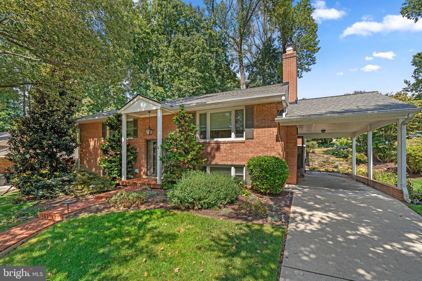7426 TOWER ST, FALLS CHURCH, Virginia 22046, 4 Bedrooms Bedrooms, ,3 BathroomsBathrooms,Residential,For sale,7426 TOWER ST,VAFX2263222 MLS # VAFX2263222