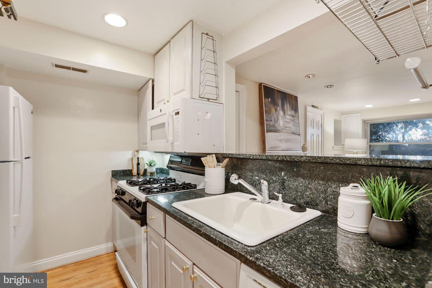 1713 18TH ST NW #B, WASHINGTON, District Of Columbia 20009, 2 Bedrooms Bedrooms, ,1 BathroomBathrooms,Residential,For sale,1713 18TH ST NW #B,DCDC2217372 MLS # DCDC2217372