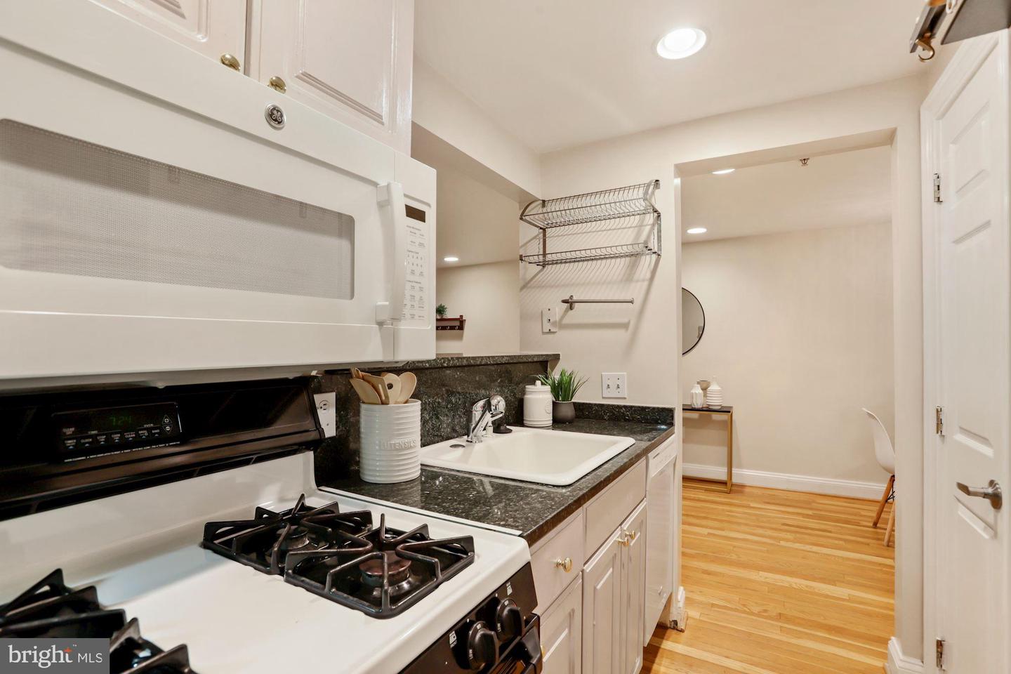 1713 18TH ST NW #B, WASHINGTON, District Of Columbia 20009, 2 Bedrooms Bedrooms, ,1 BathroomBathrooms,Residential,For sale,1713 18TH ST NW #B,DCDC2217372 MLS # DCDC2217372