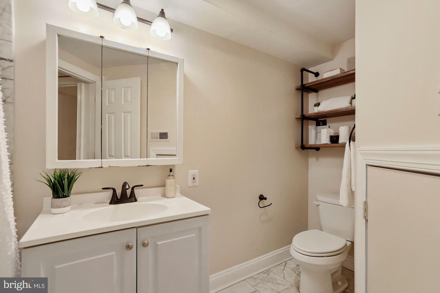 1713 18TH ST NW #B, WASHINGTON, District Of Columbia 20009, 2 Bedrooms Bedrooms, ,1 BathroomBathrooms,Residential,For sale,1713 18TH ST NW #B,DCDC2217372 MLS # DCDC2217372