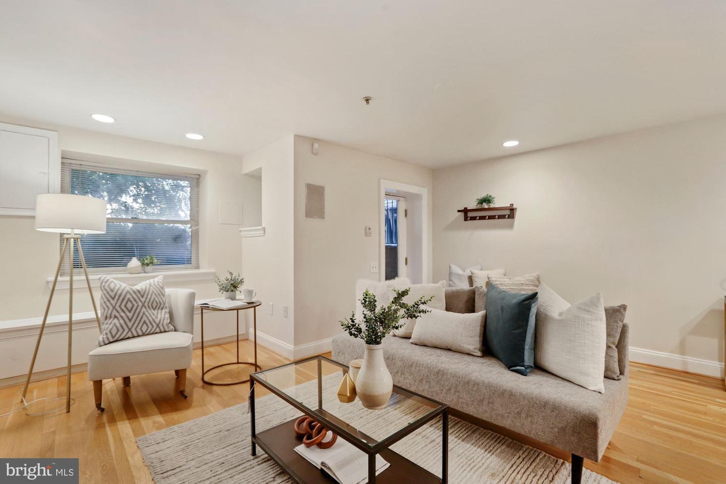 1713 18TH ST NW #B, WASHINGTON, District Of Columbia 20009, 2 Bedrooms Bedrooms, ,1 BathroomBathrooms,Residential,For sale,1713 18TH ST NW #B,DCDC2217372 MLS # DCDC2217372