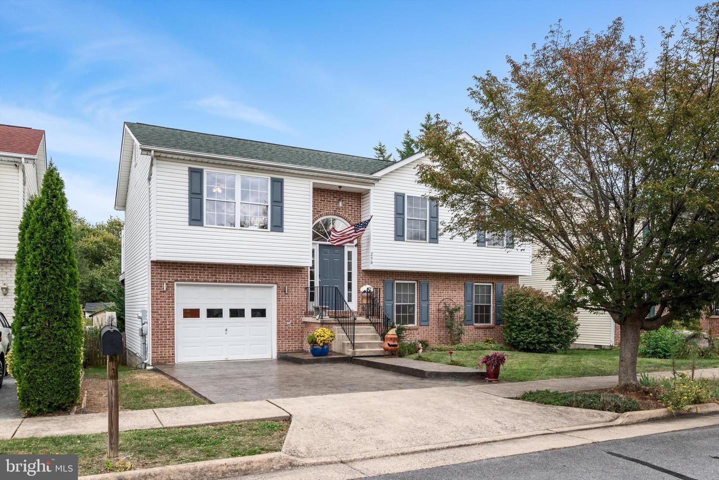 290 GREEN ST, WINCHESTER, Virginia 22601, 4 Bedrooms Bedrooms, ,3 BathroomsBathrooms,Residential,For sale,290 GREEN ST,VAWI2008996 MLS # VAWI2008996