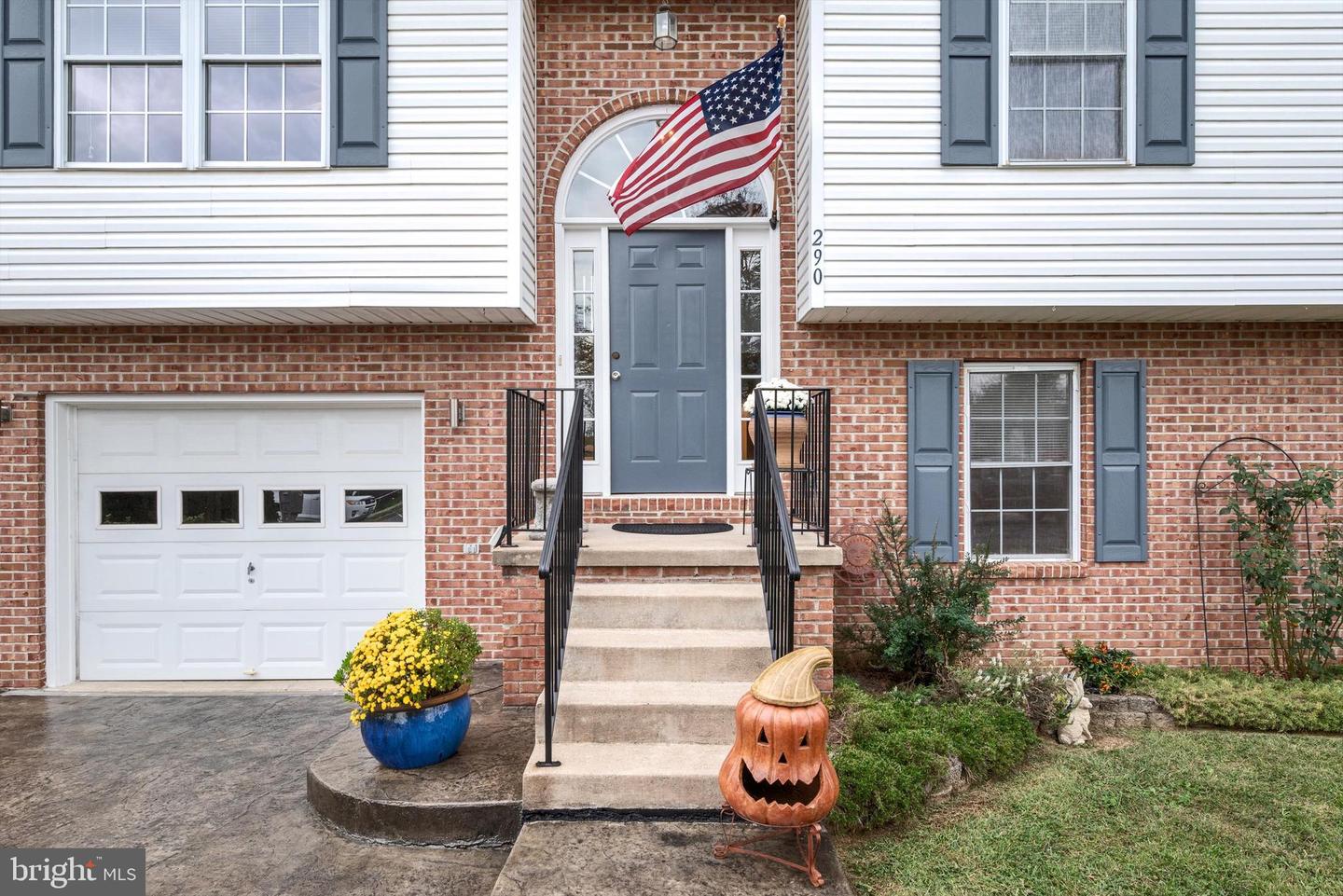 290 GREEN ST, WINCHESTER, Virginia 22601, 4 Bedrooms Bedrooms, ,3 BathroomsBathrooms,Residential,For sale,290 GREEN ST,VAWI2008996 MLS # VAWI2008996