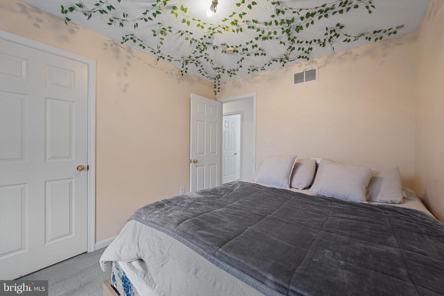 290 GREEN ST, WINCHESTER, Virginia 22601, 4 Bedrooms Bedrooms, ,3 BathroomsBathrooms,Residential,For sale,290 GREEN ST,VAWI2008996 MLS # VAWI2008996