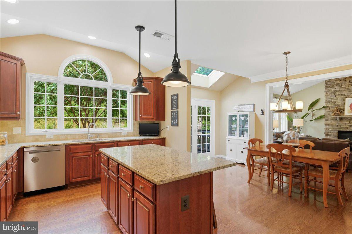 42276 MAGISTRATE CT, CHANTILLY, Virginia 20152, 4 Bedrooms Bedrooms, ,3 BathroomsBathrooms,Residential,For sale,42276 MAGISTRATE CT,VALO2105762 MLS # VALO2105762