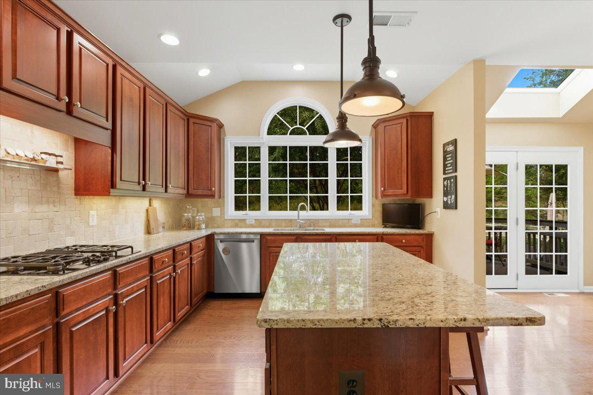 42276 MAGISTRATE CT, CHANTILLY, Virginia 20152, 4 Bedrooms Bedrooms, ,3 BathroomsBathrooms,Residential,For sale,42276 MAGISTRATE CT,VALO2105762 MLS # VALO2105762