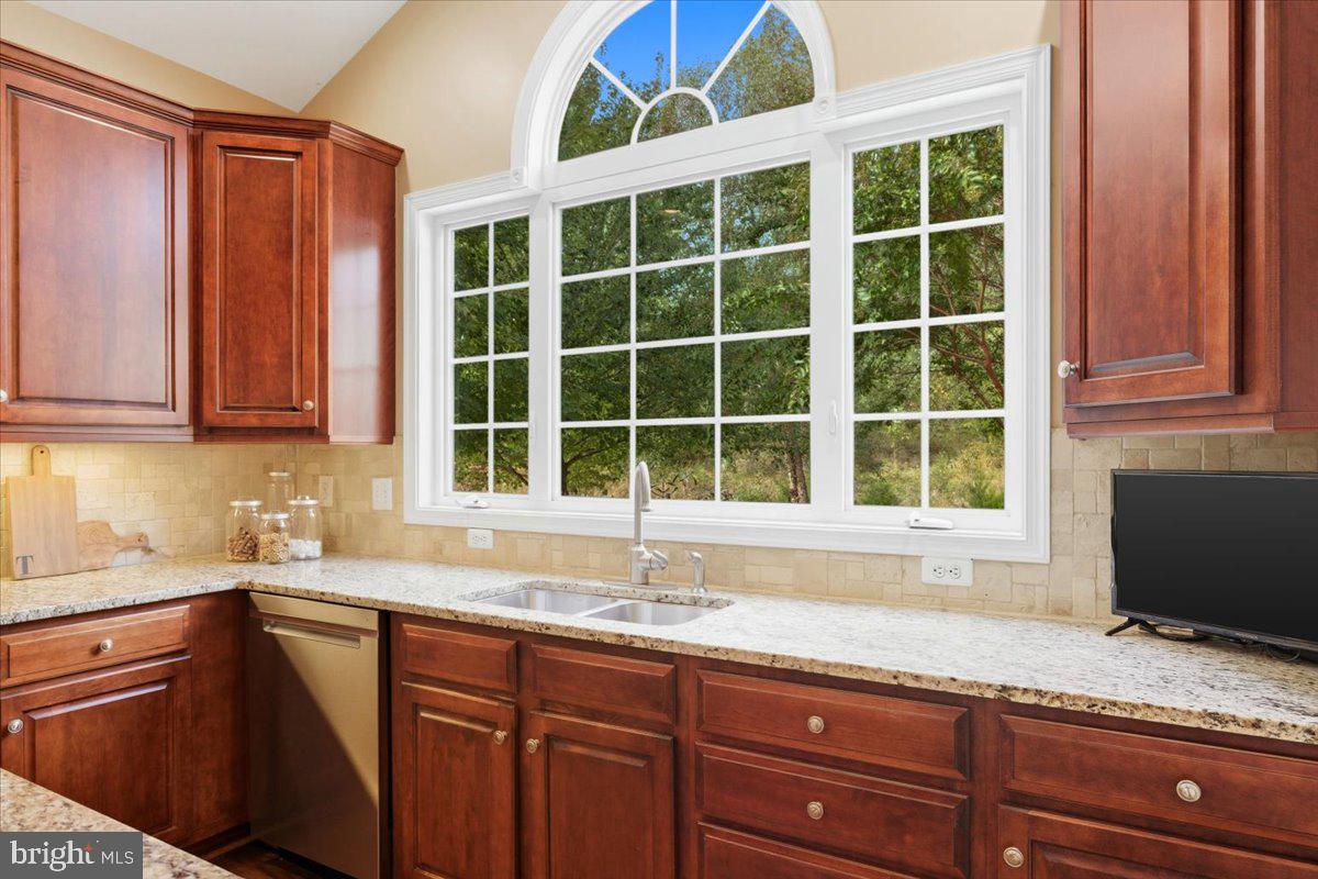 42276 MAGISTRATE CT, CHANTILLY, Virginia 20152, 4 Bedrooms Bedrooms, ,3 BathroomsBathrooms,Residential,For sale,42276 MAGISTRATE CT,VALO2105762 MLS # VALO2105762