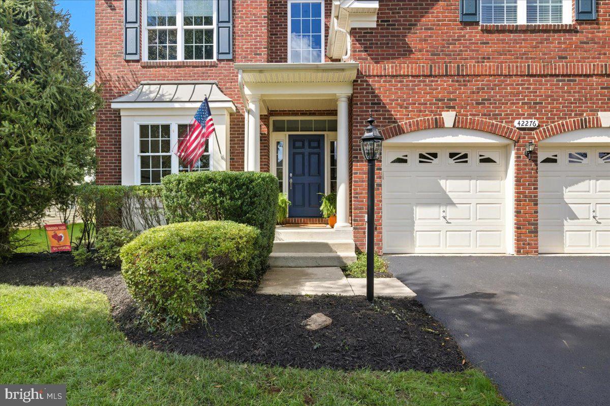 42276 MAGISTRATE CT, CHANTILLY, Virginia 20152, 4 Bedrooms Bedrooms, ,3 BathroomsBathrooms,Residential,For sale,42276 MAGISTRATE CT,VALO2105762 MLS # VALO2105762