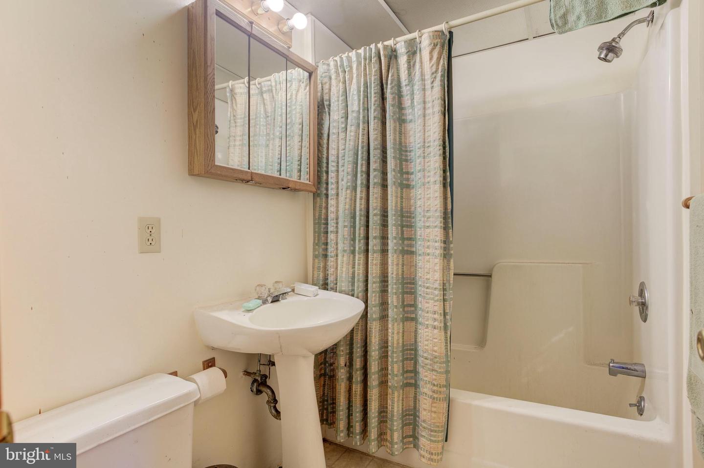 13290 KINGS HWY, KING GEORGE, Virginia 22485, 3 Bedrooms Bedrooms, ,2 BathroomsBathrooms,Residential,For sale,13290 KINGS HWY,VAKG2006970 MLS # VAKG2006970