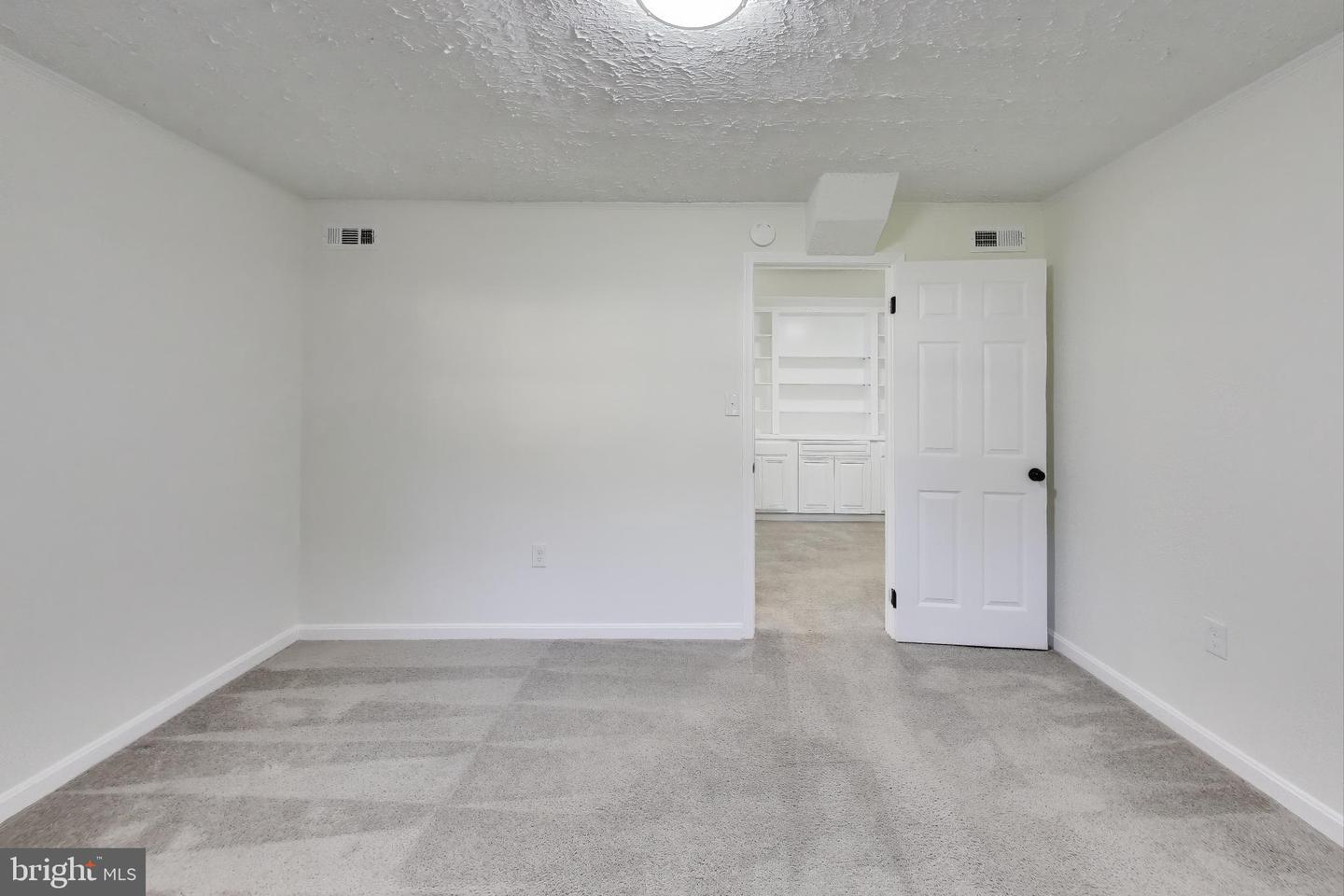 18905 RED OAK LN, TRIANGLE, Virginia 22172, 5 Bedrooms Bedrooms, ,3 BathroomsBathrooms,Residential,For sale,18905 RED OAK LN,VAPW2103430 MLS # VAPW2103430