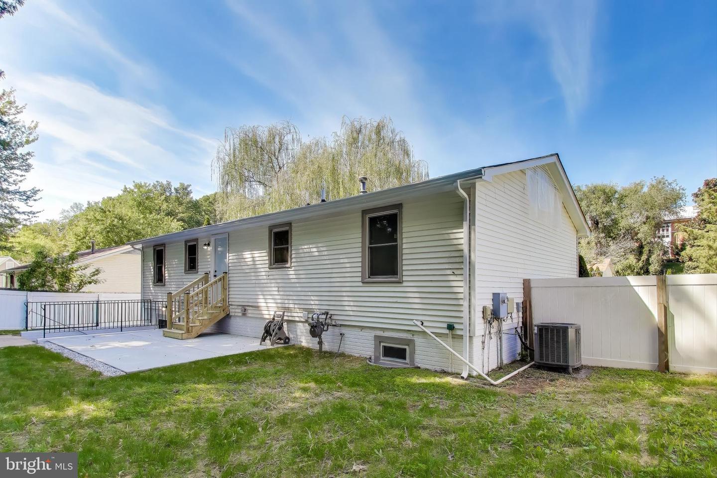 18905 RED OAK LN, TRIANGLE, Virginia 22172, 5 Bedrooms Bedrooms, ,3 BathroomsBathrooms,Residential,For sale,18905 RED OAK LN,VAPW2103430 MLS # VAPW2103430